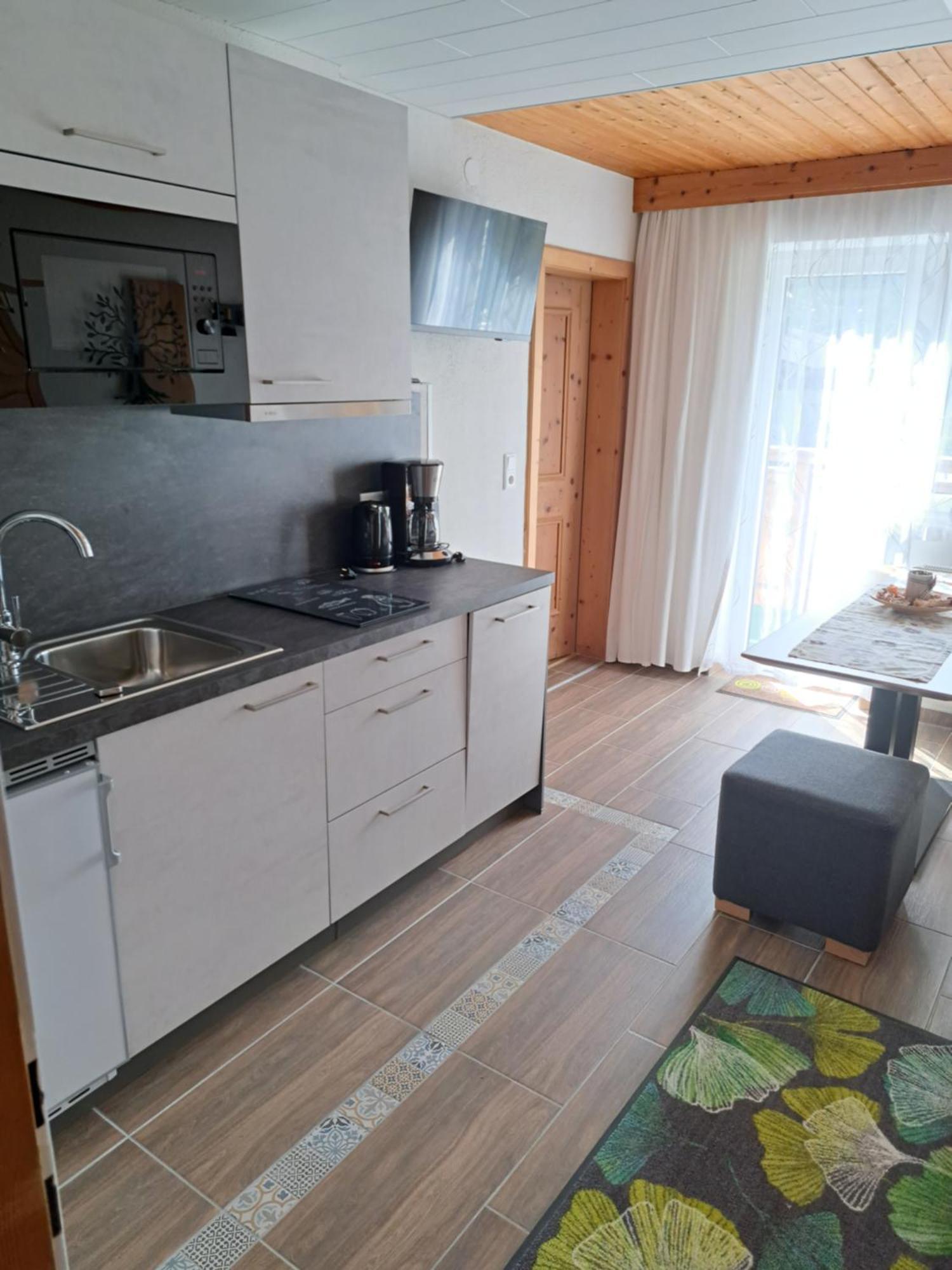 Apartmenthaus Bader ลอยทัช ภายนอก รูปภาพ