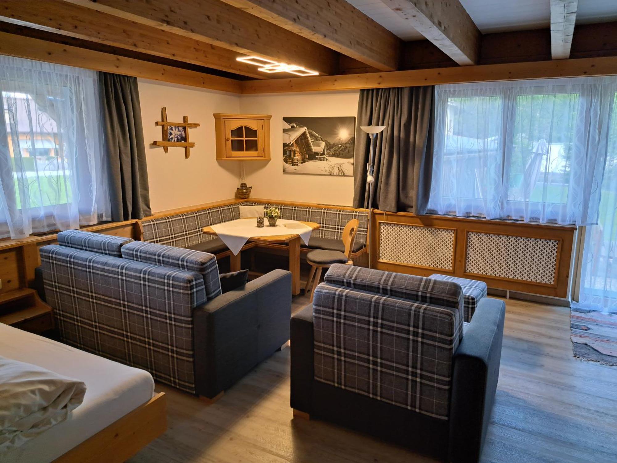 Apartmenthaus Bader ลอยทัช ภายนอก รูปภาพ