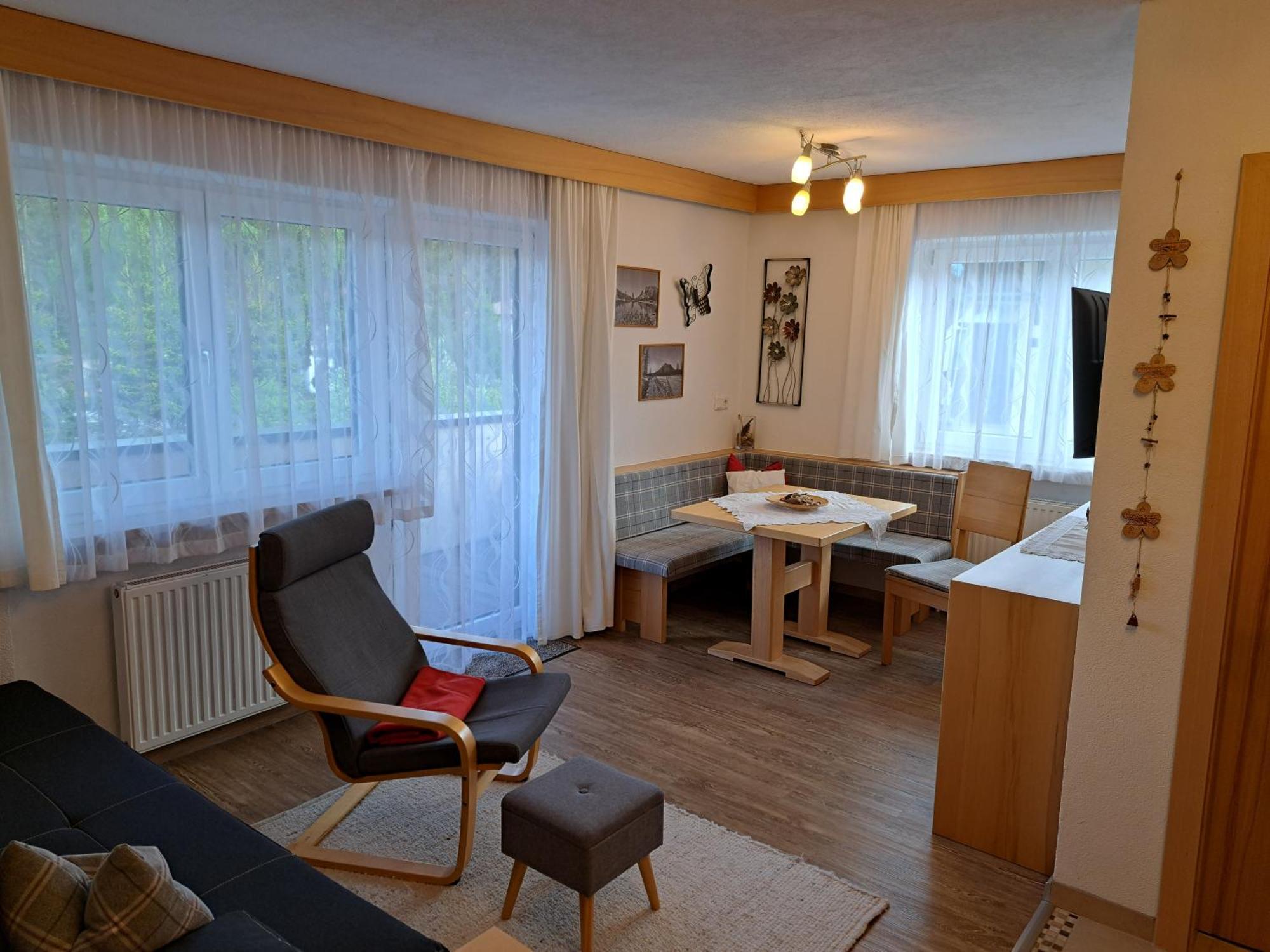Apartmenthaus Bader ลอยทัช ภายนอก รูปภาพ