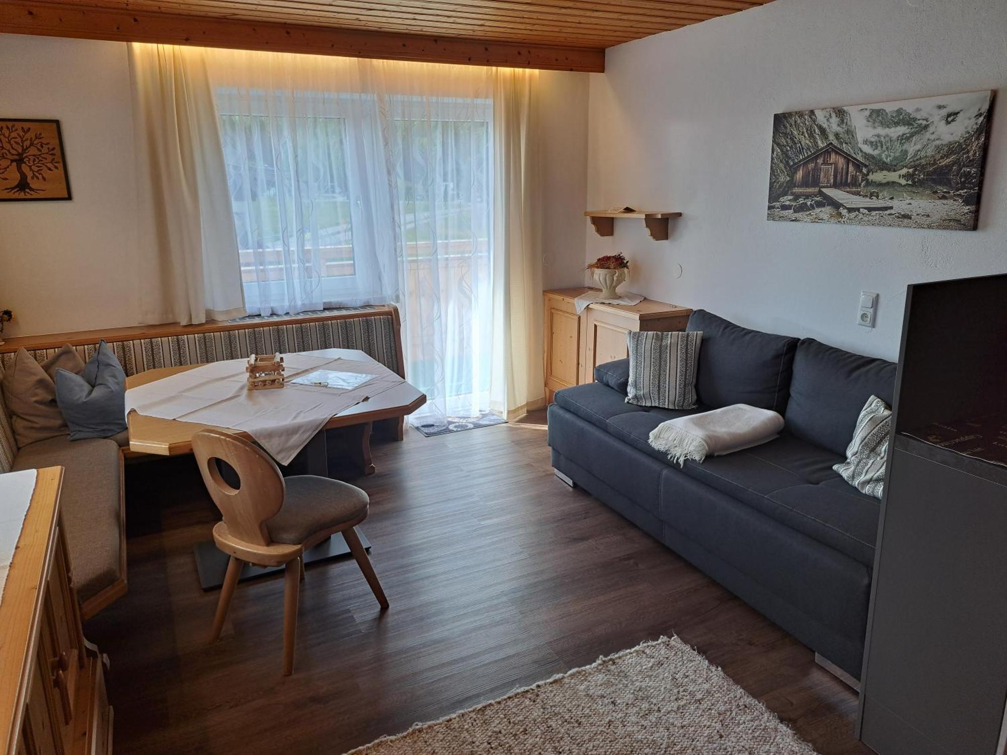 Apartmenthaus Bader ลอยทัช ภายนอก รูปภาพ