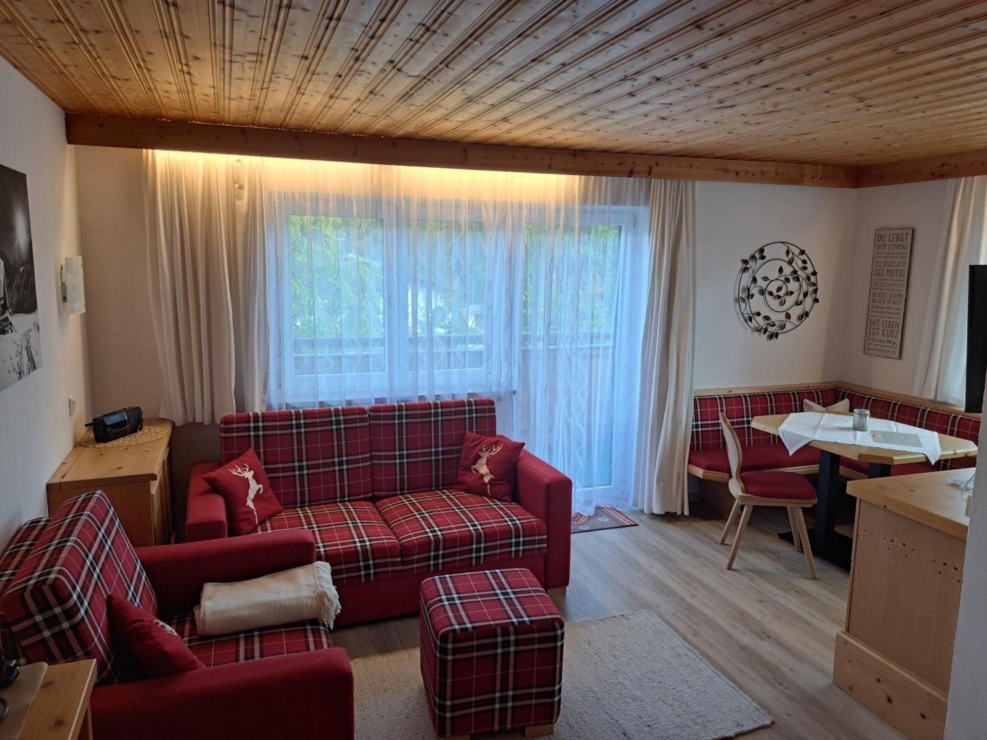 Apartmenthaus Bader ลอยทัช ภายนอก รูปภาพ