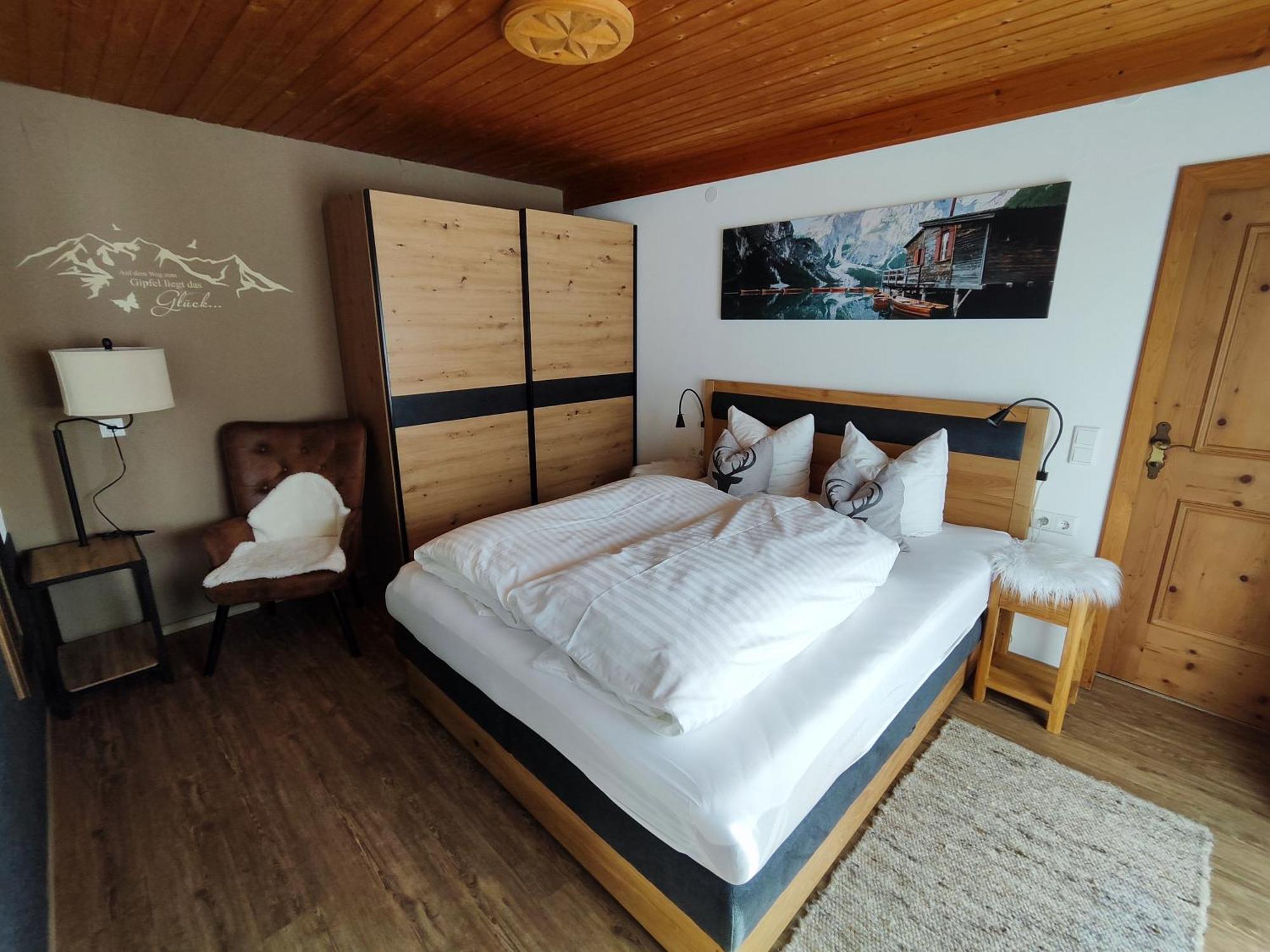 Apartmenthaus Bader ลอยทัช ภายนอก รูปภาพ