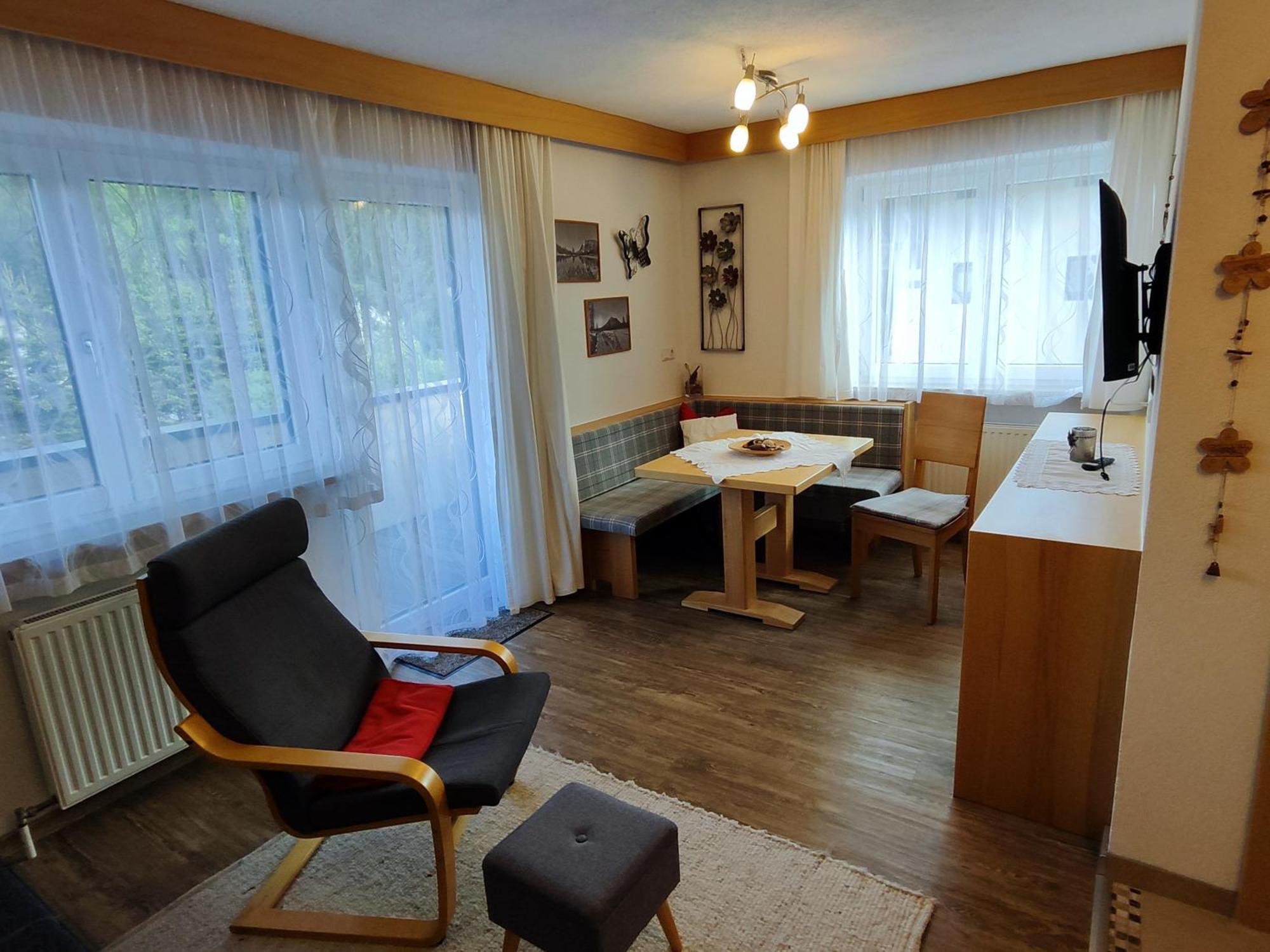 Apartmenthaus Bader ลอยทัช ภายนอก รูปภาพ