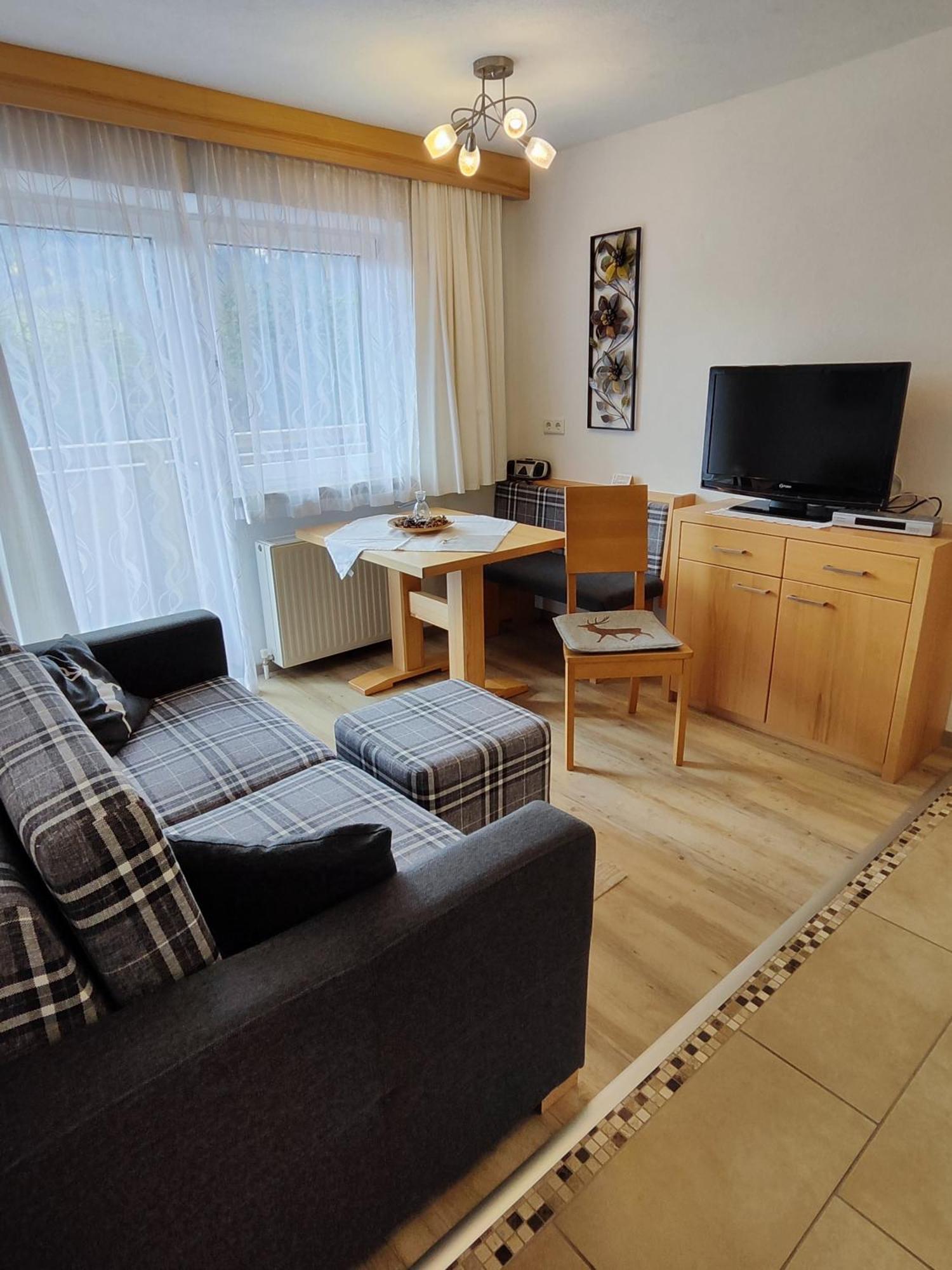 Apartmenthaus Bader ลอยทัช ภายนอก รูปภาพ